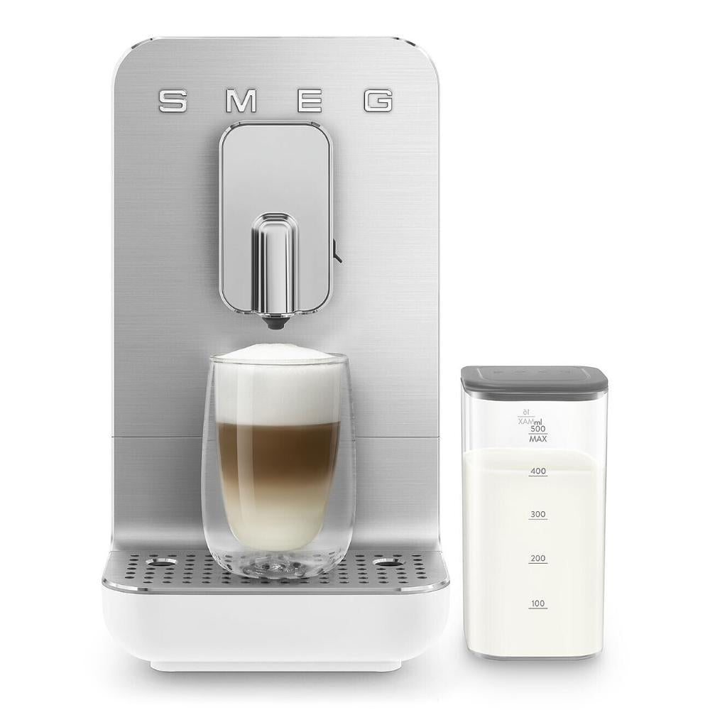 Smeg BCC13WHMEU kahviautomaatti maitokannulla valkoinen