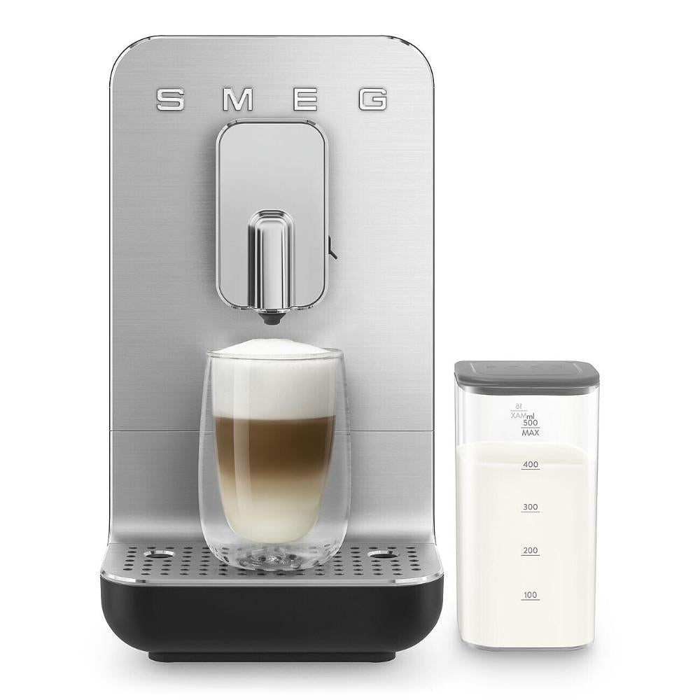Smeg BCC13BLMEU kahviautomaatti maitokannulla musta